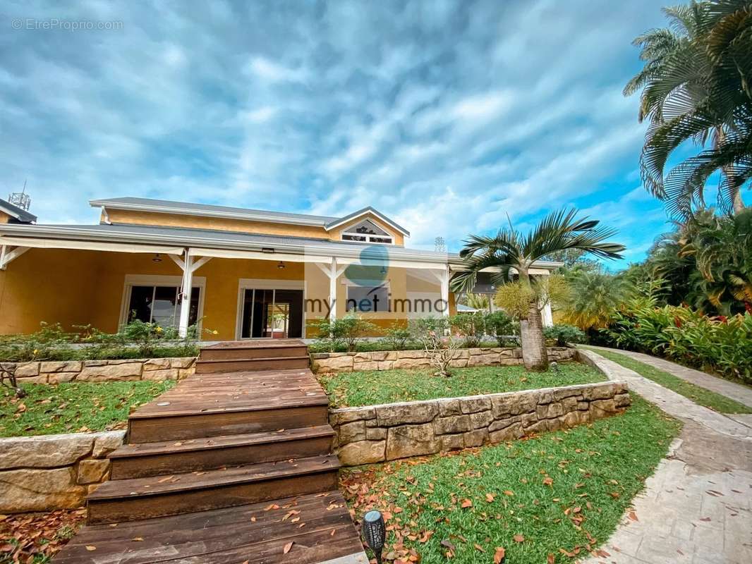 Maison à PETIT-BOURG