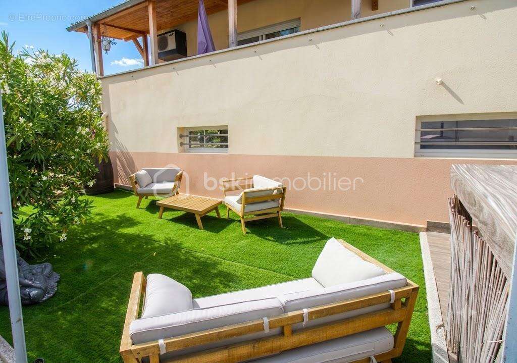 VILLAGE-NEUF – MAISON INDIVIDUELLE 213 m² – 213 m² habitables • Piscine • Photovoltaïque • Pompe à chaleur • À 2 min de la Suiss - photo 11