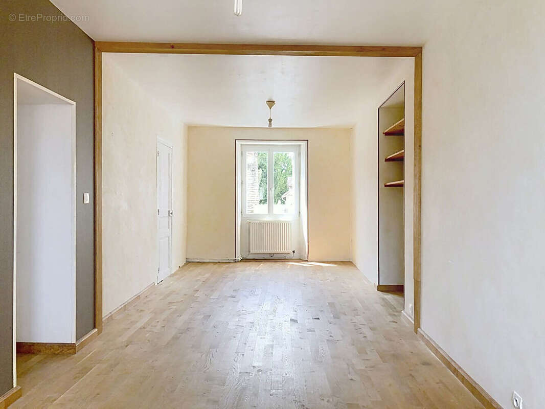 Maison à TOURNON-SAINT-MARTIN