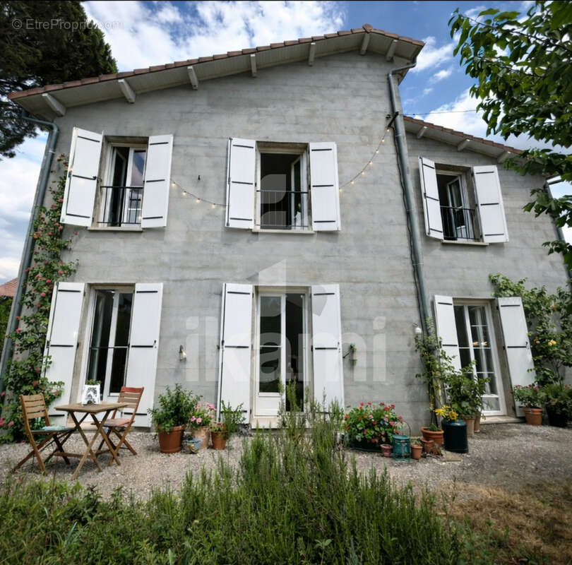 Maison à SAINT-JEAN-DE-BOURNAY