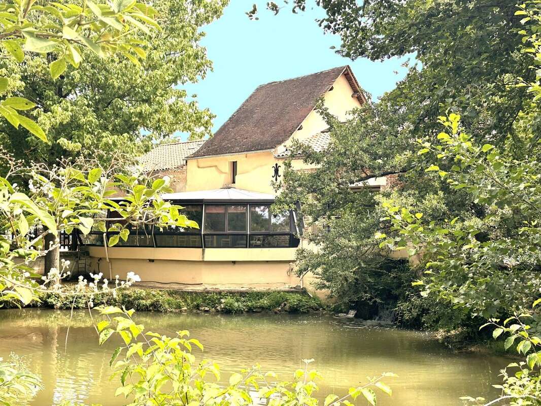 Maison 260 m² à Virazeil  - photo 3
