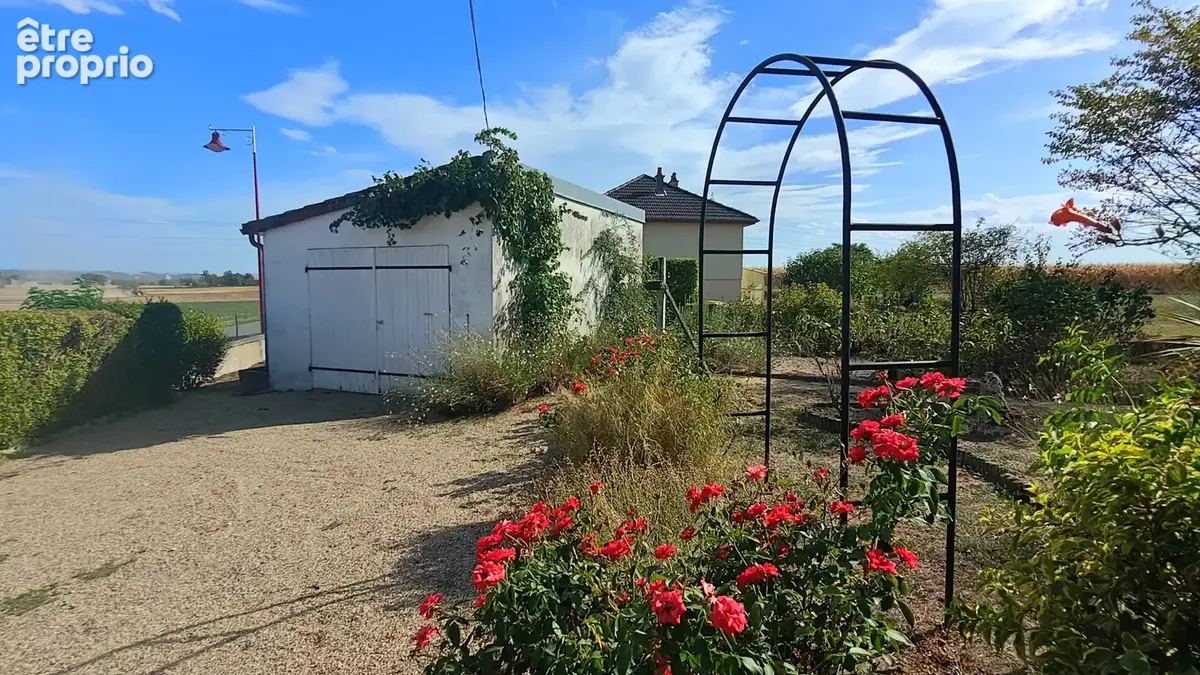 Maison familiale. jardin paysagé et garage – Paray-sous-Briailles - photo 16