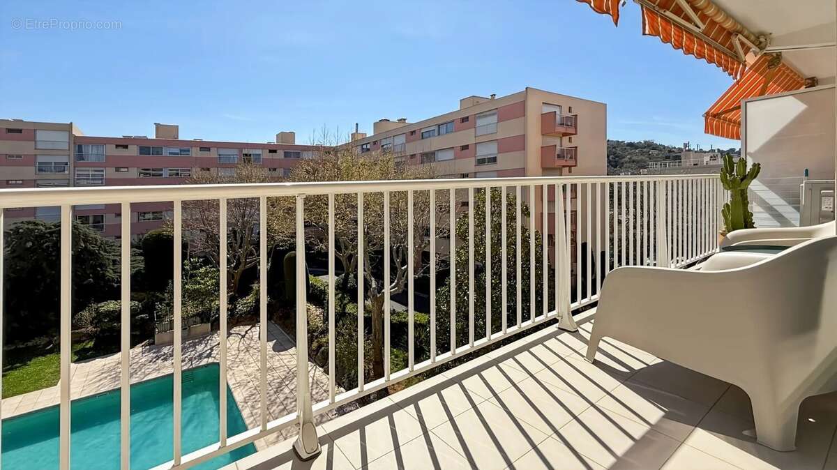 Appartement à VALLAURIS