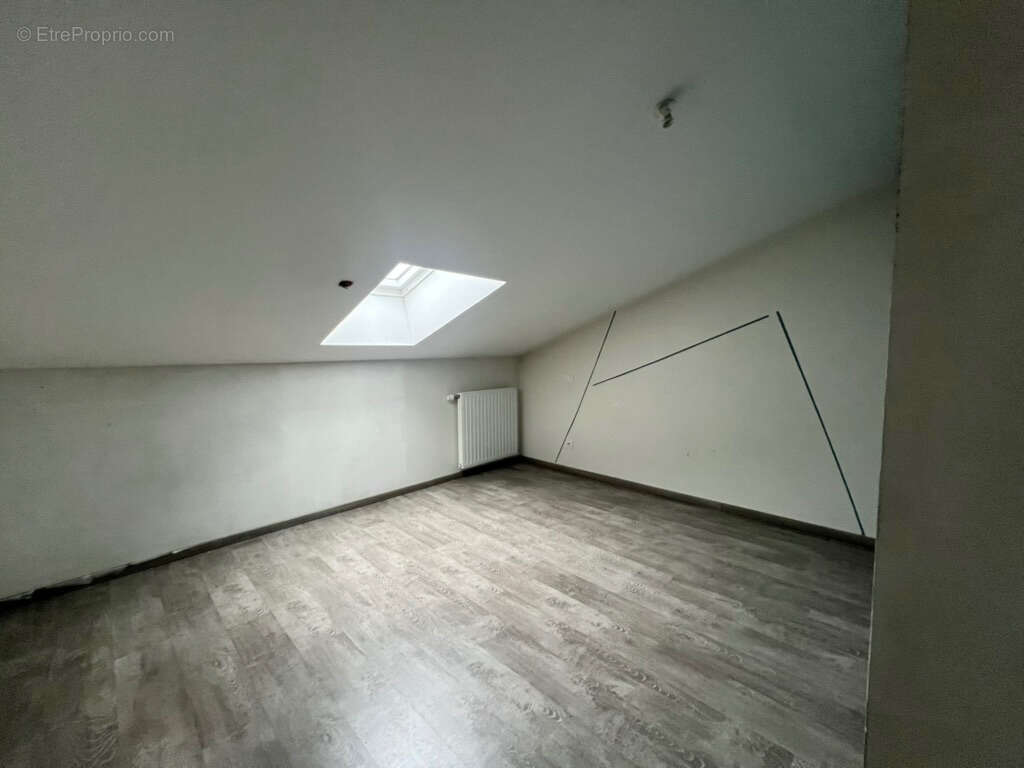 Appartement à RILLIEUX-LA-PAPE