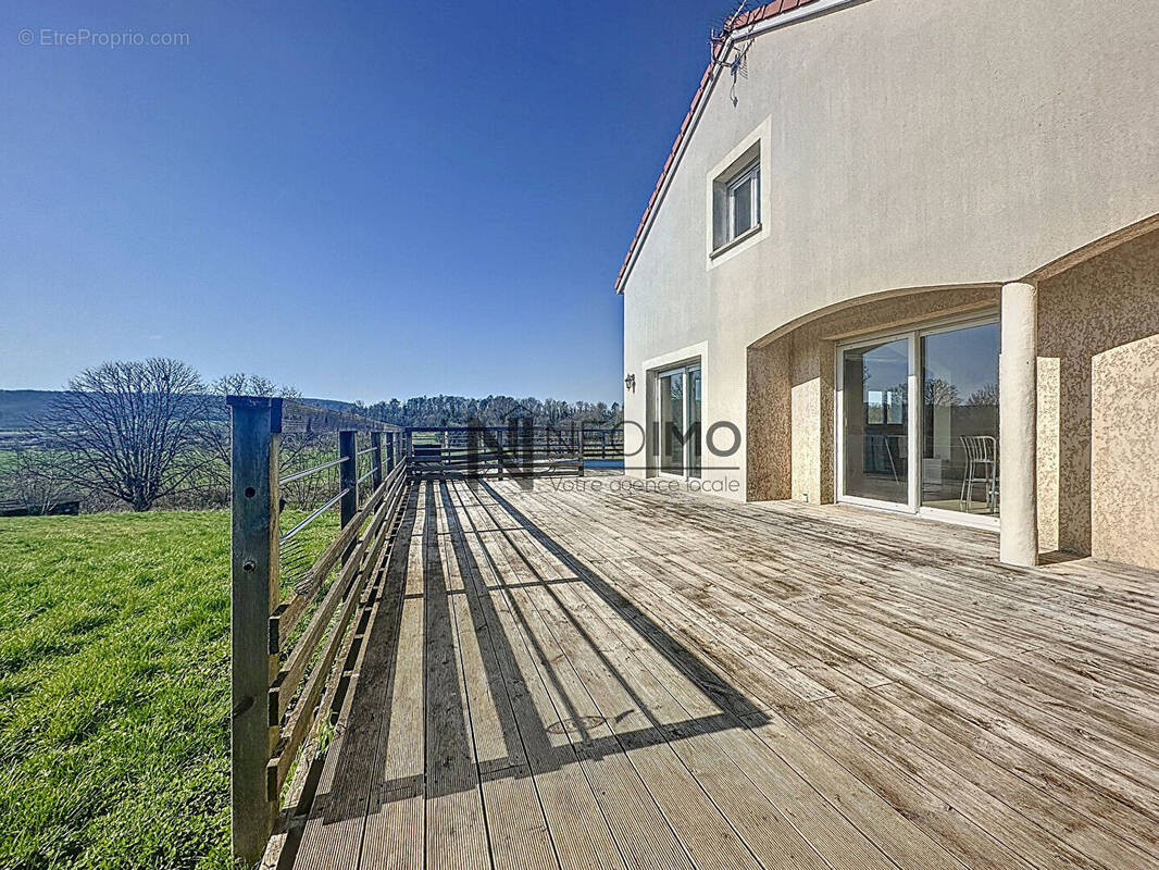 Maison à NEUFCHATEAU