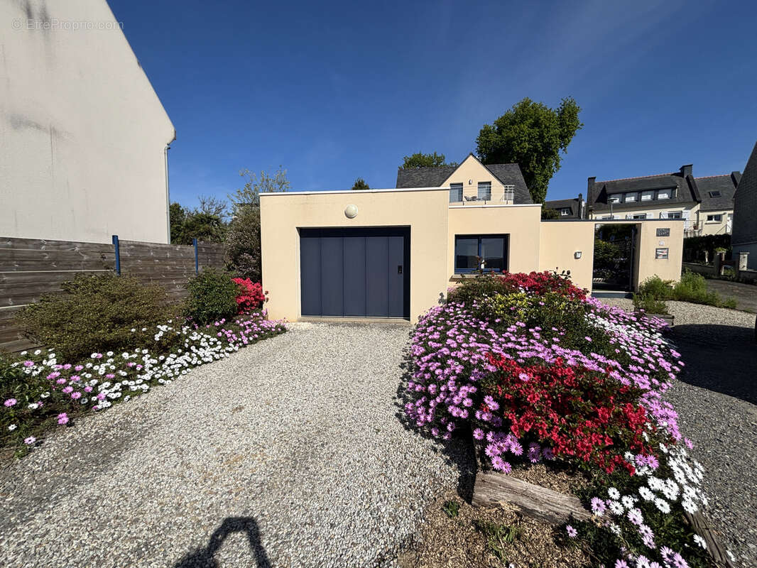 Maison à LE RELECQ-KERHUON