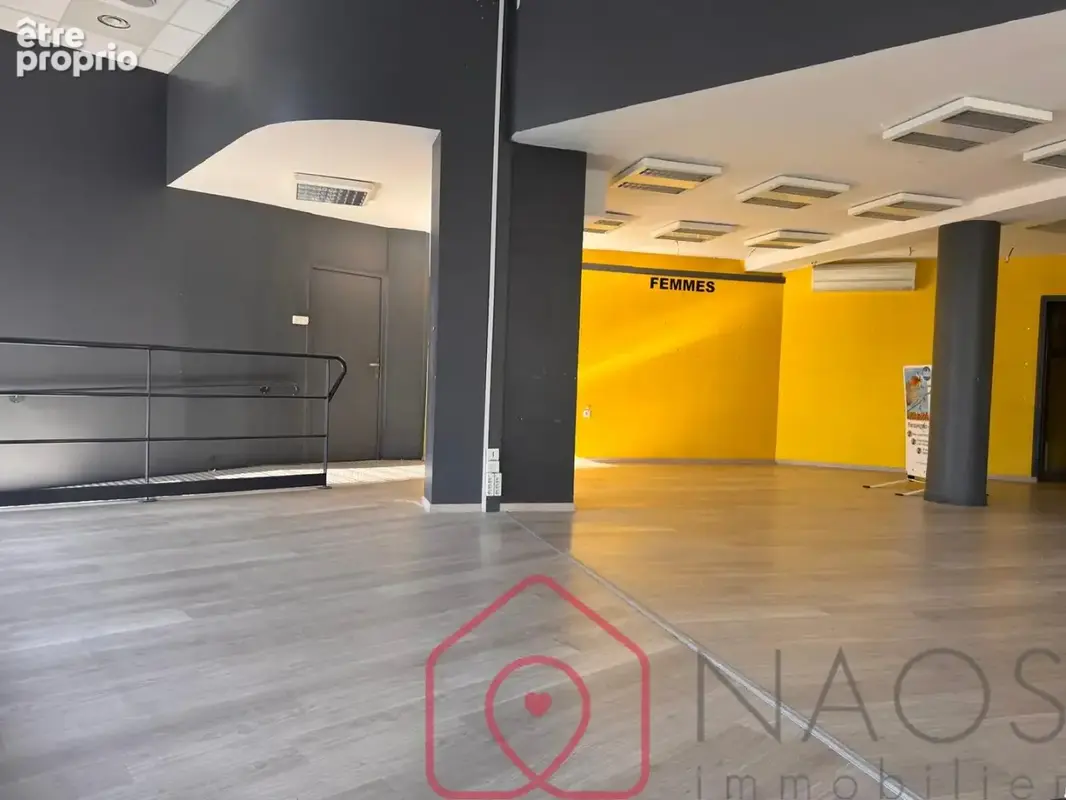 Local commercial 265 m²  310 000  FAI  Angle de rue passante - photo 2