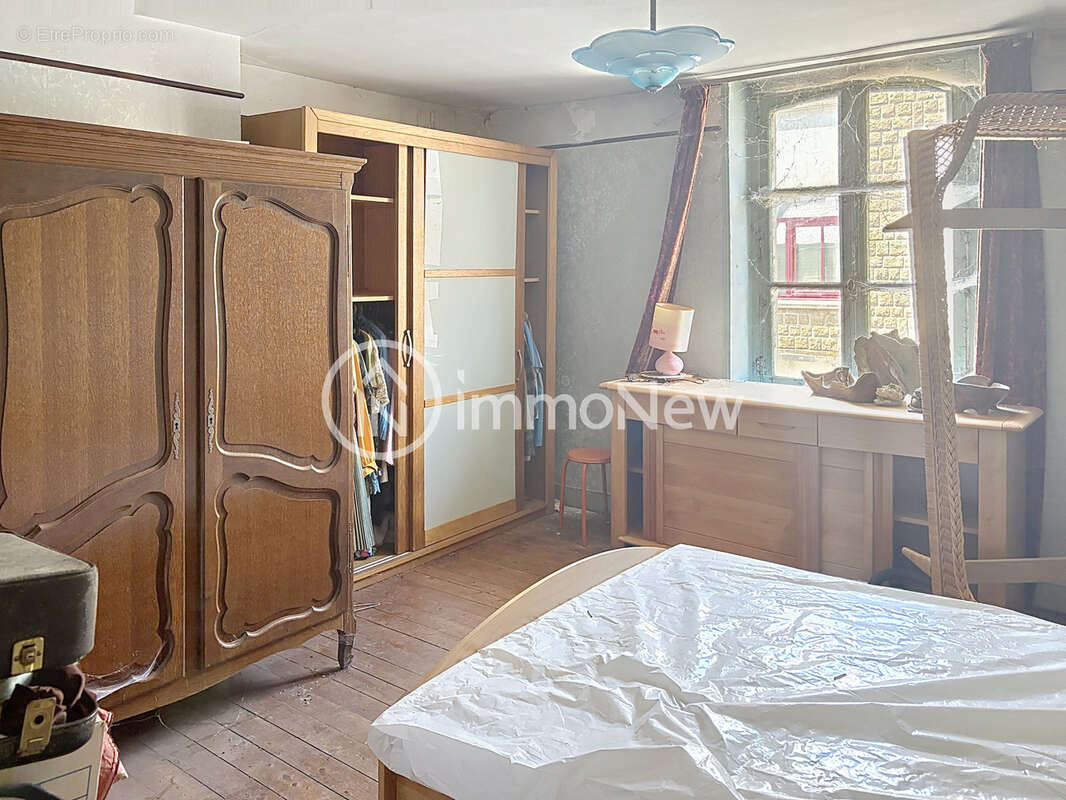 Maison mitoyenne ideal investisseur 70 m2 sur terrain de 182 m2 en plein centre bourg - photo 5
