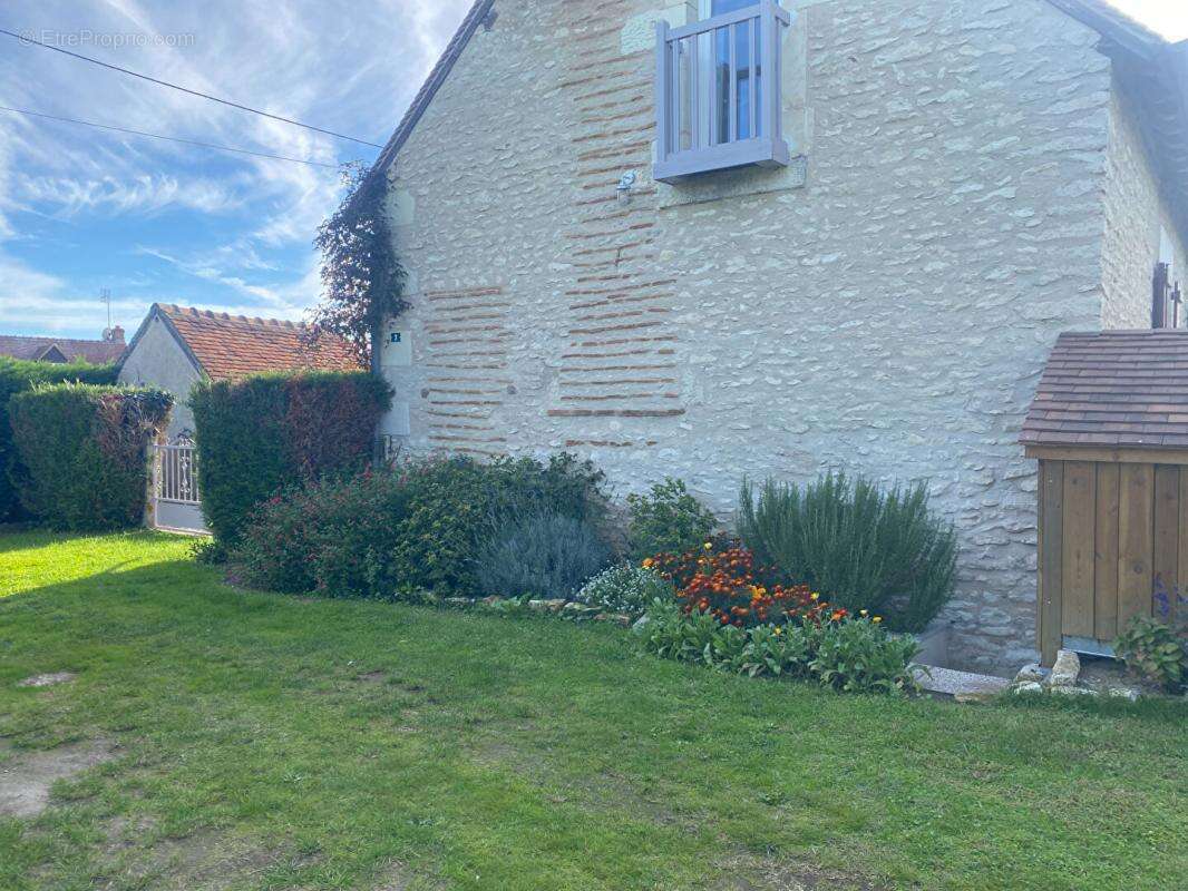 Maison à MEZIERES-EN-BRENNE