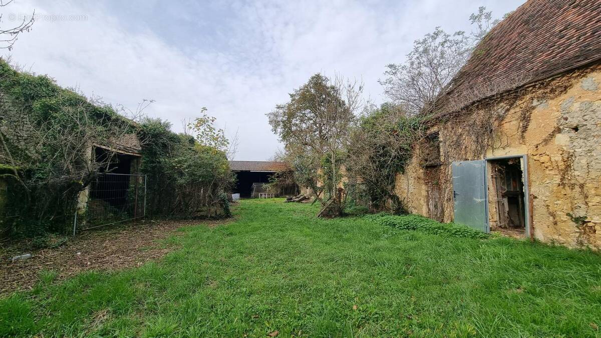 Maison à SAINT-FELIX-DE-VILLADEIX