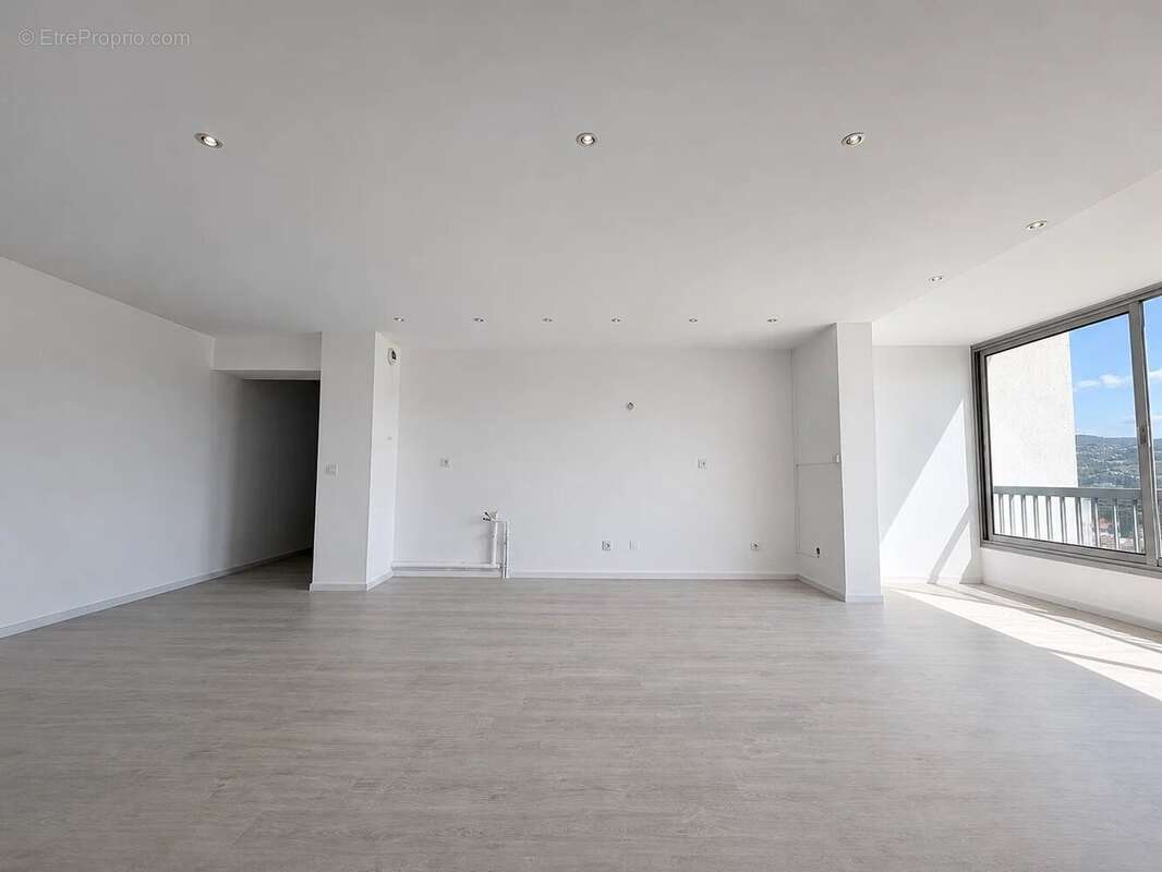 Duplex T3 72 m² Vue panoramique exceptionnelle sur Nice  Saint-Pierre-de-Féric - photo 4