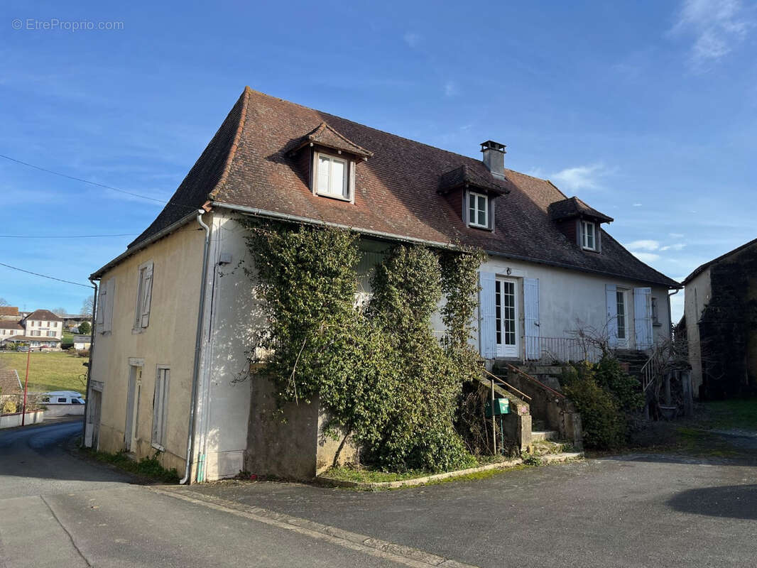 Maison à SARRAZAC