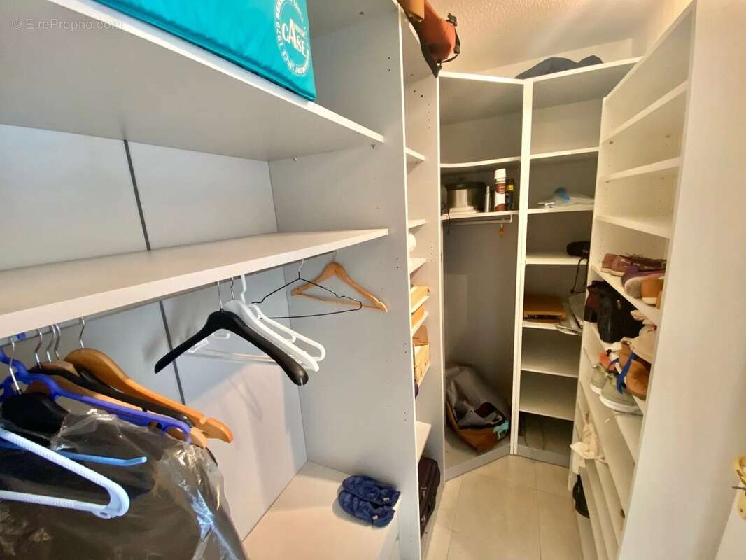 Appartement à SAINT-LAURENT-DU-VAR