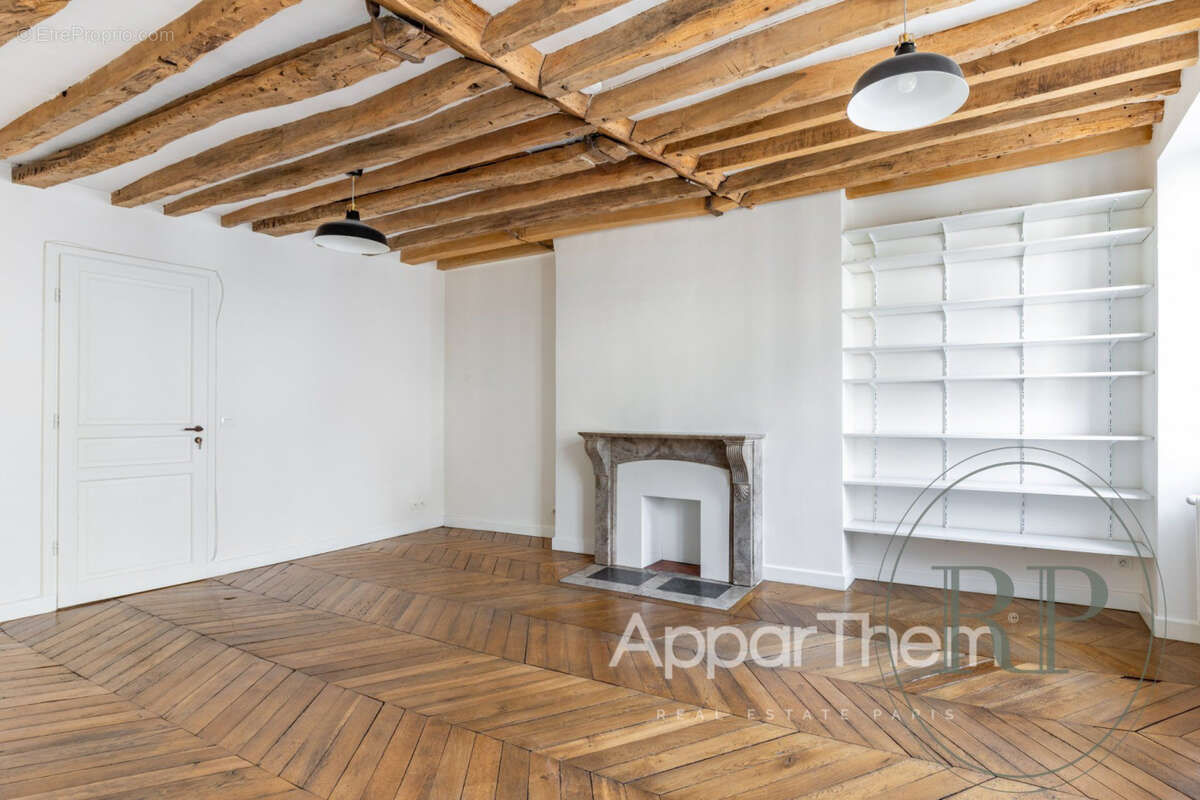 Commerce à PARIS-9E