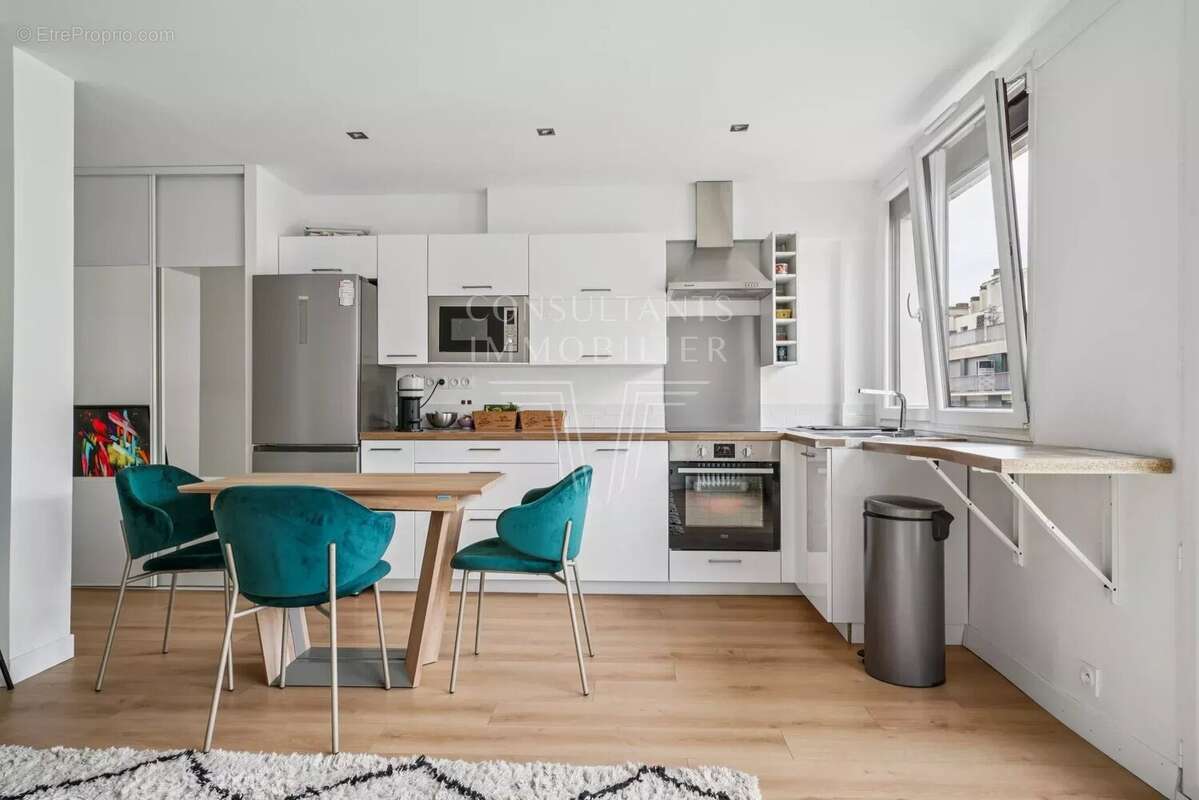 Appartement à COURBEVOIE