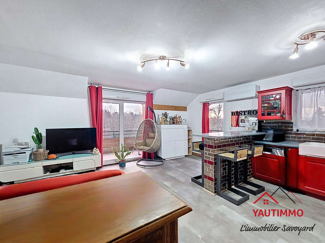 Appartement à BONNE