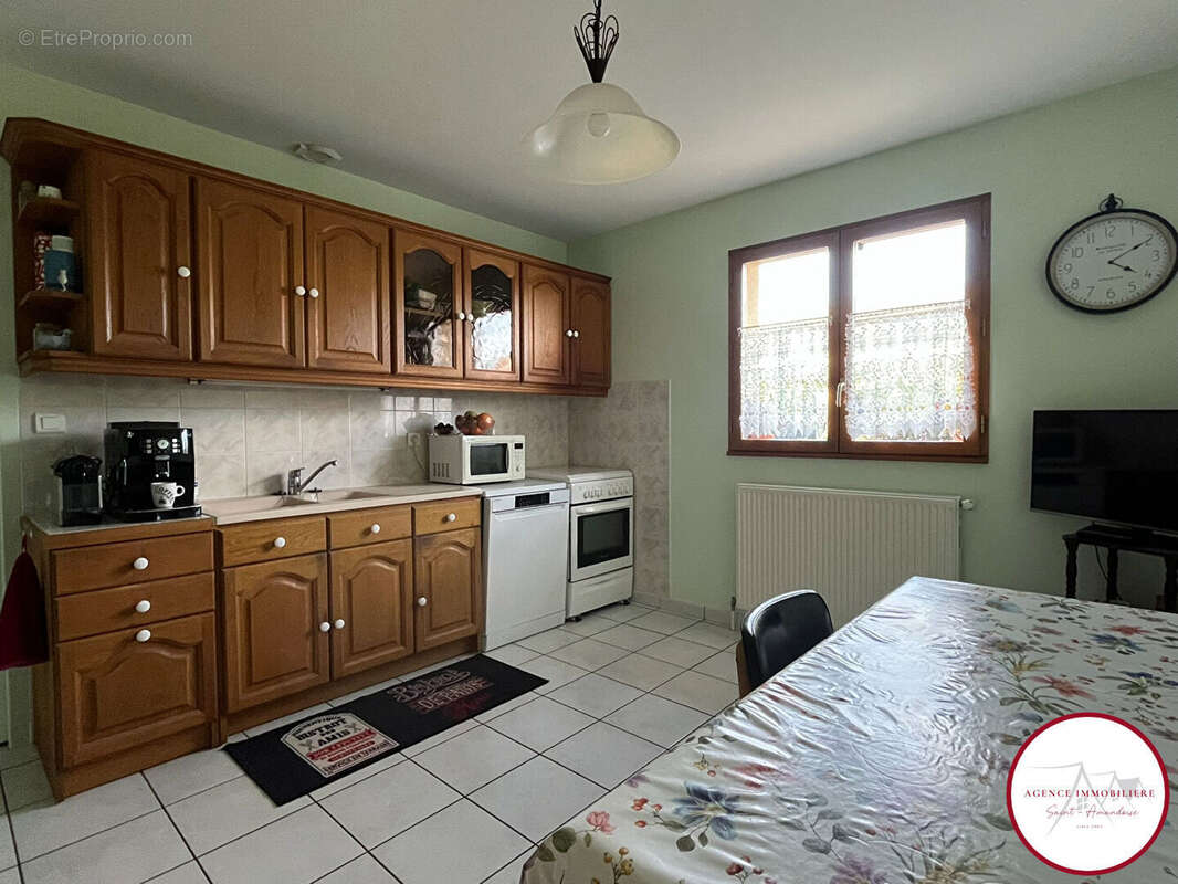 Maison à AINAY-LE-CHATEAU