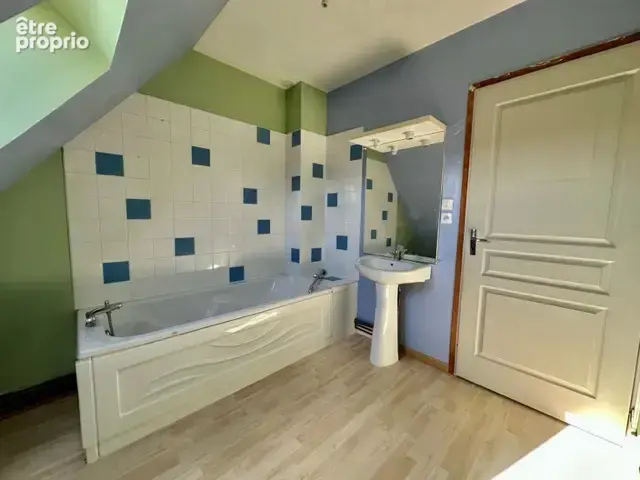 Du volume pour cette maison de ville avec garage et jardin proche des écoles - photo 8