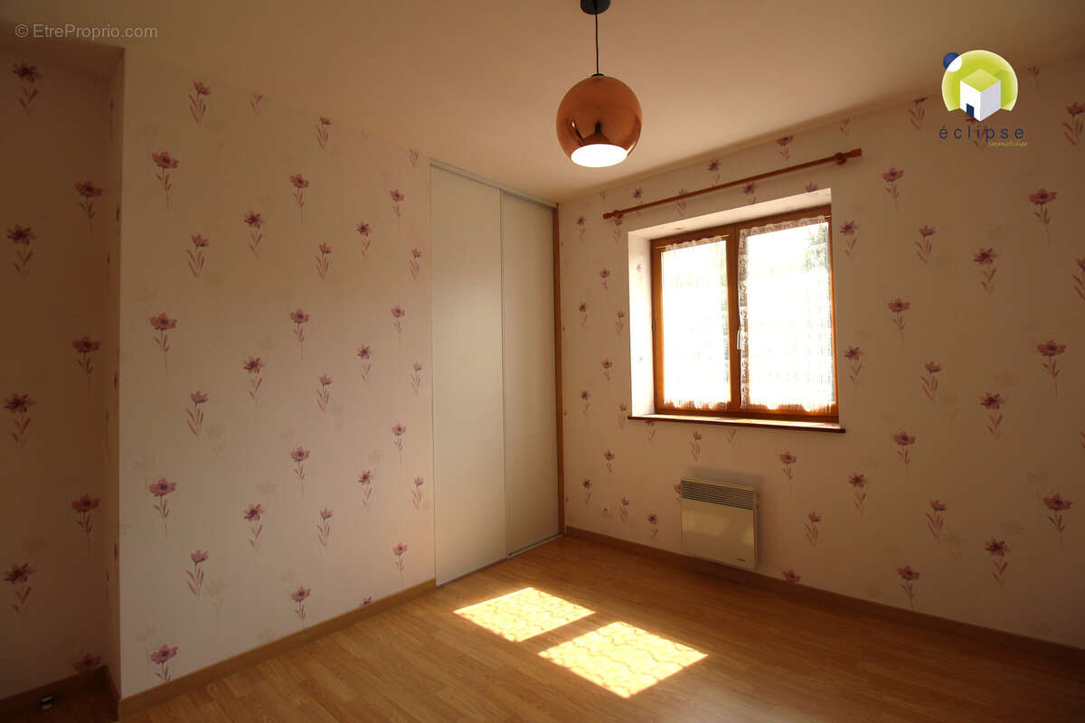 Maison à CURTAFOND