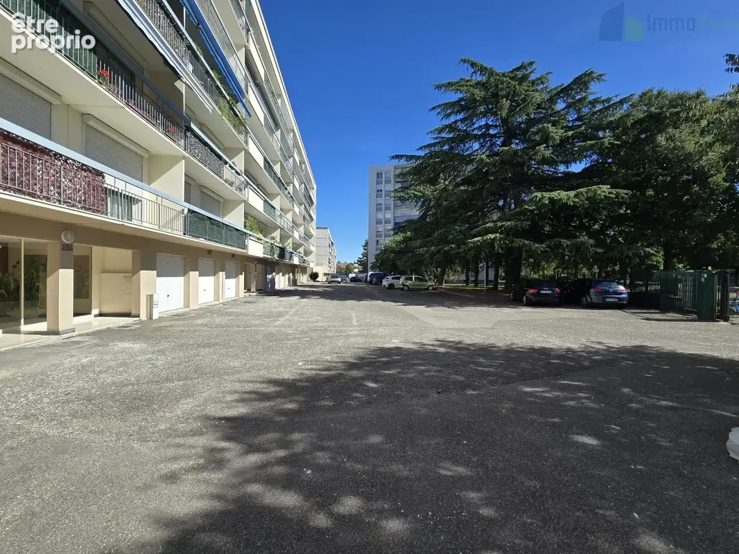 A vendre grand t2 57m2 lyon 8 la plaine santy - photo 1