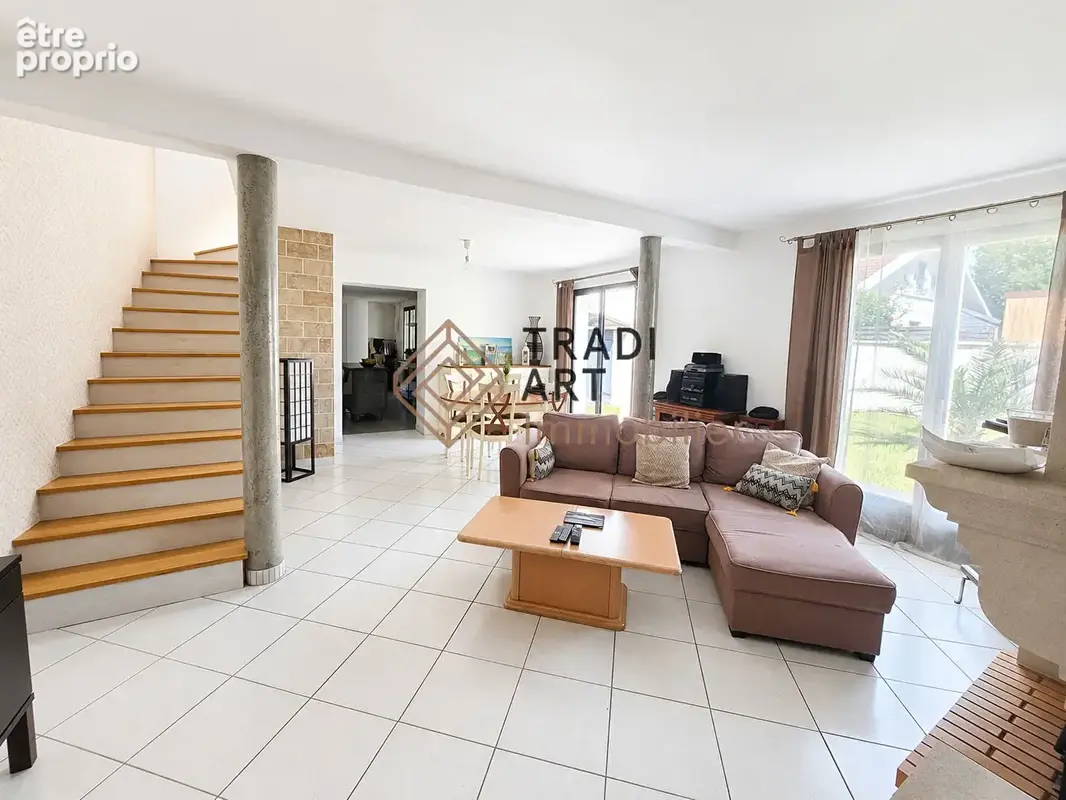 Charmant pavillon familial avec double garage et beaux volumes - photo 4