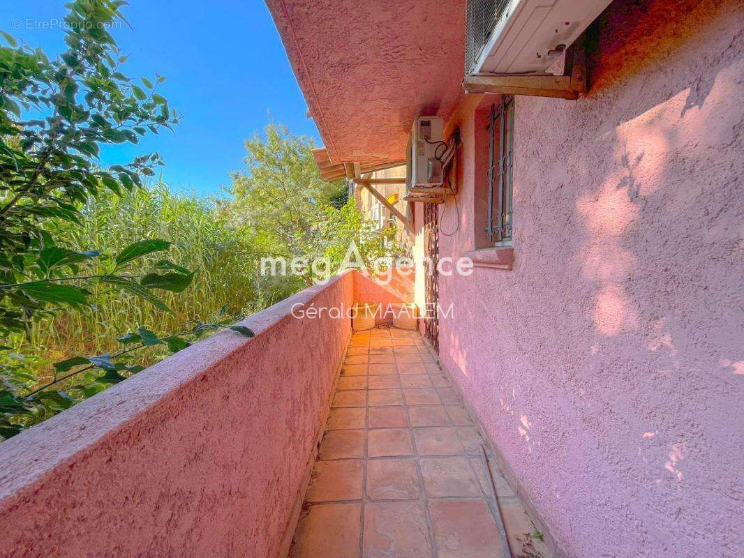 Maison de Maître de 231m² avec garage et terrasse à Cogolin - photo 15