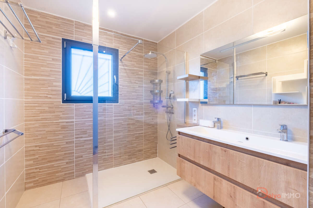 Maison contemporaine T5 avec piscine - photo 7