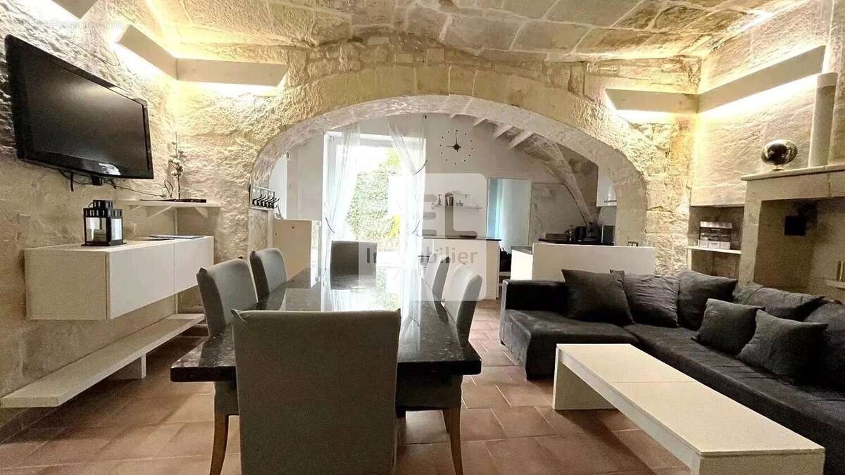 Surprenante  et insolite maison troglodyte dans les alpilles - photo 3