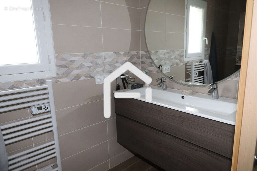 Maison 116 m² à La Tour-Du-Crieu  - photo 8