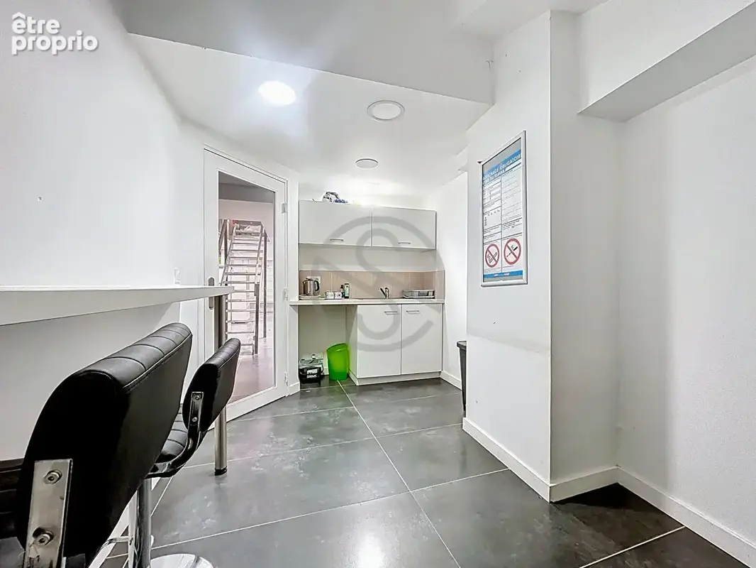 Local commercial 432 m² , voiron centre , visibilité exceptionnelle - 25 min de grenoble - photo 7