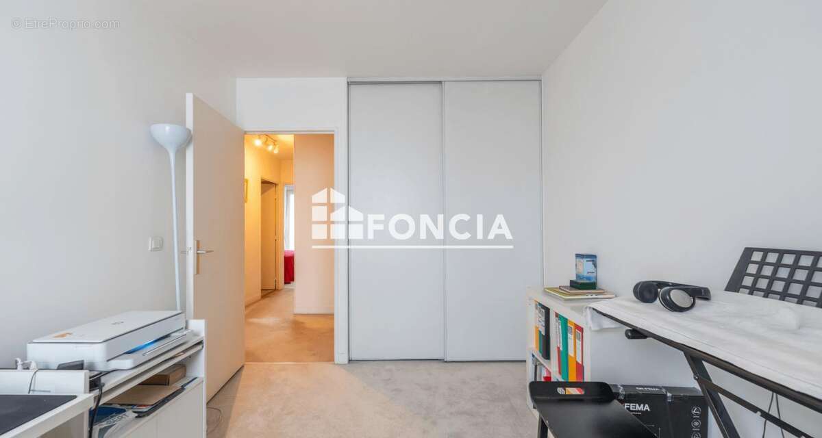 Appartement à COURBEVOIE