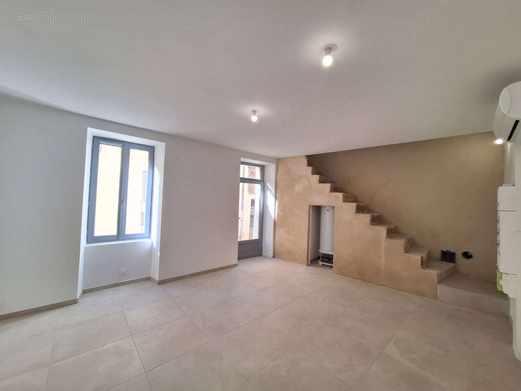 Appartement à SUZE-LA-ROUSSE