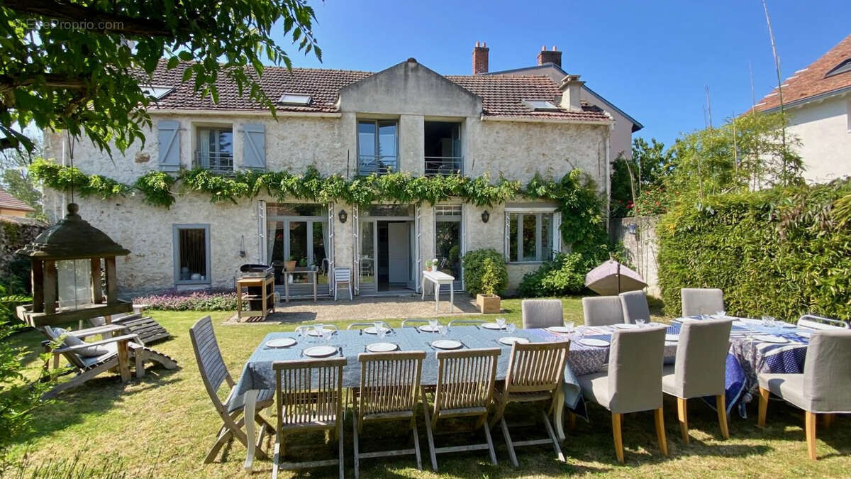 Maison à SAINT-NOM-LA-BRETECHE