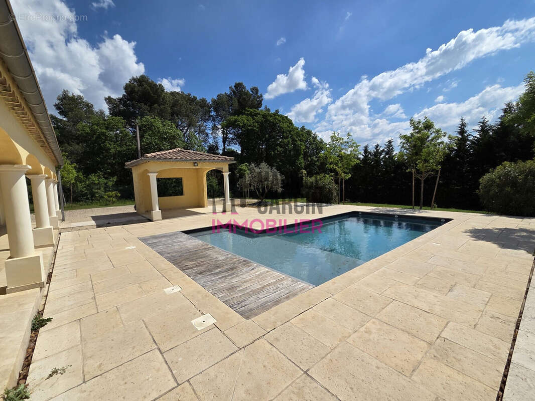 Maison à L'ISLE-SUR-LA-SORGUE