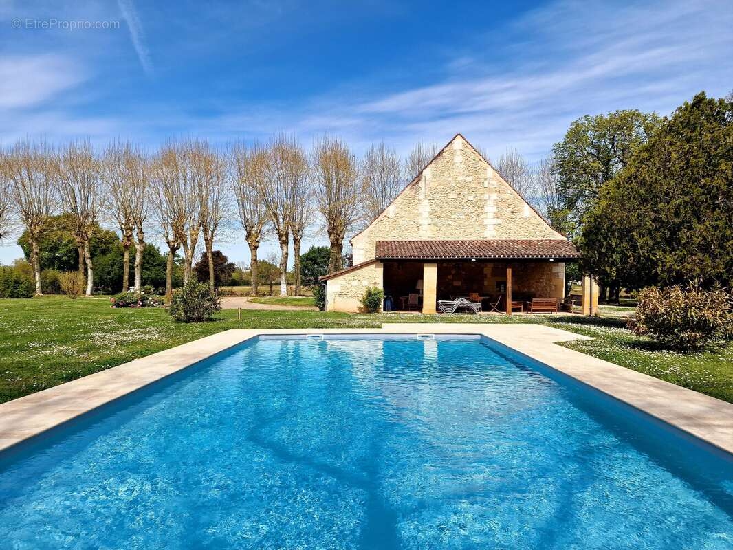 Belle Chartreuse de 450m2 habitable avec piscine - photo 9