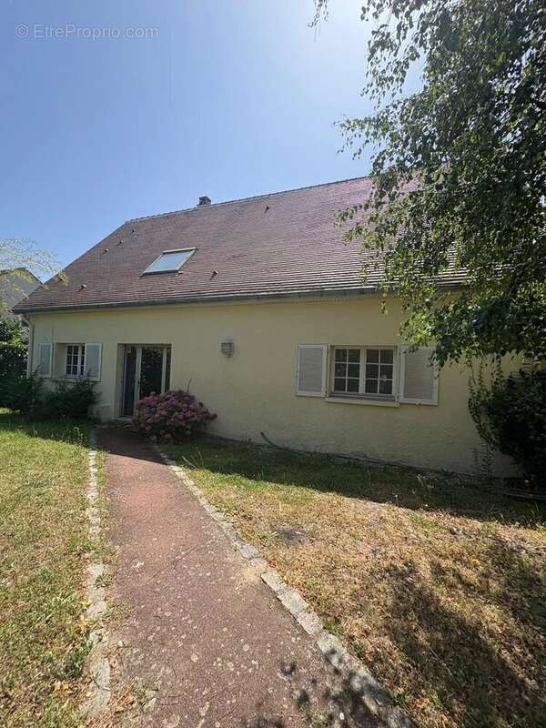 Maison à SAINT-NOM-LA-BRETECHE