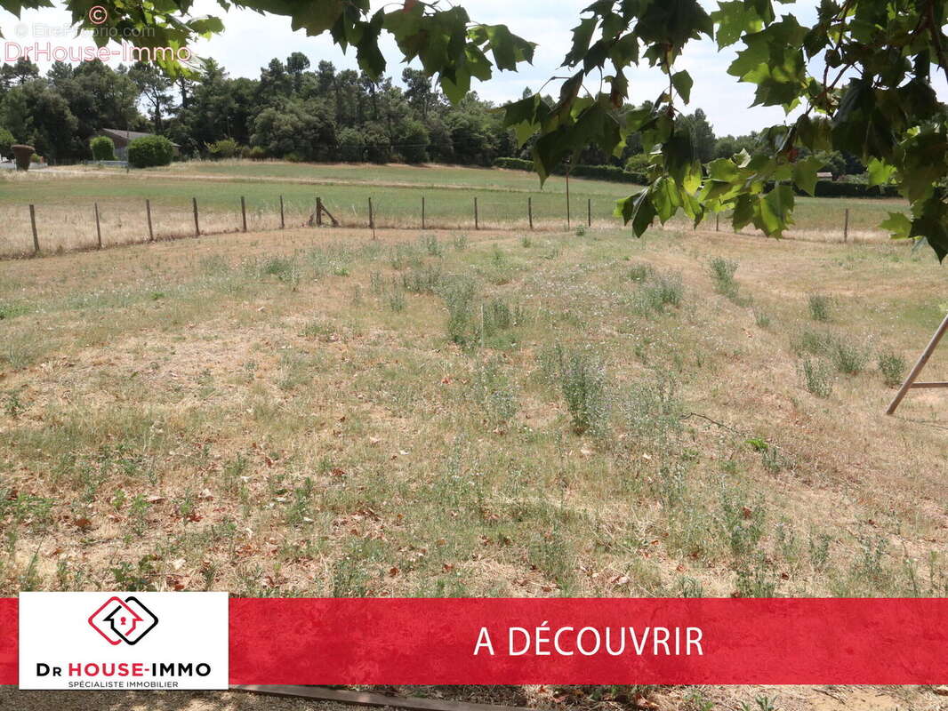 Maison à MONTELEGER