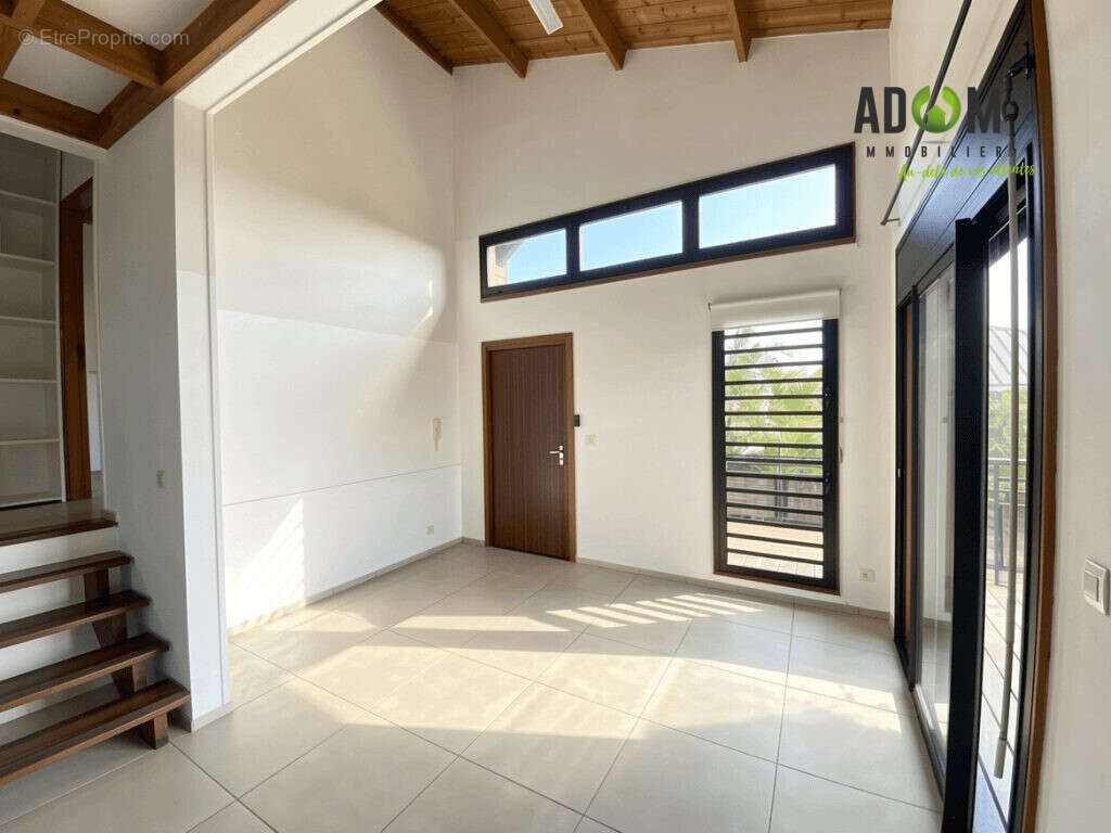 Maison 112 m² à Le Port  - photo 5