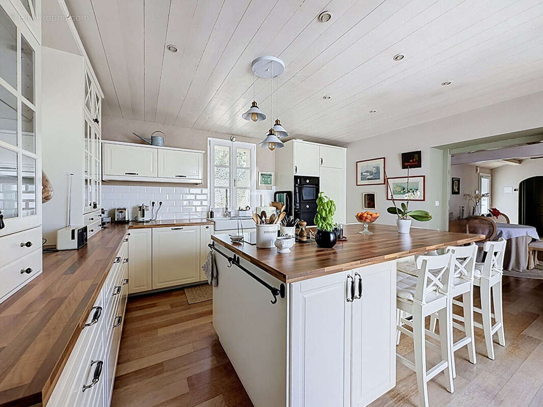 Villa de style rhétais 7 pièces - piscine chauffée - photo 3