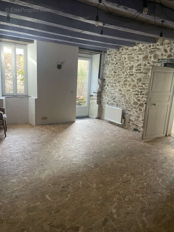 Maison à ORADOUR-SUR-VAYRES