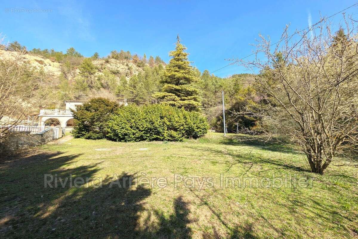 Maison à PUGET-THENIERS