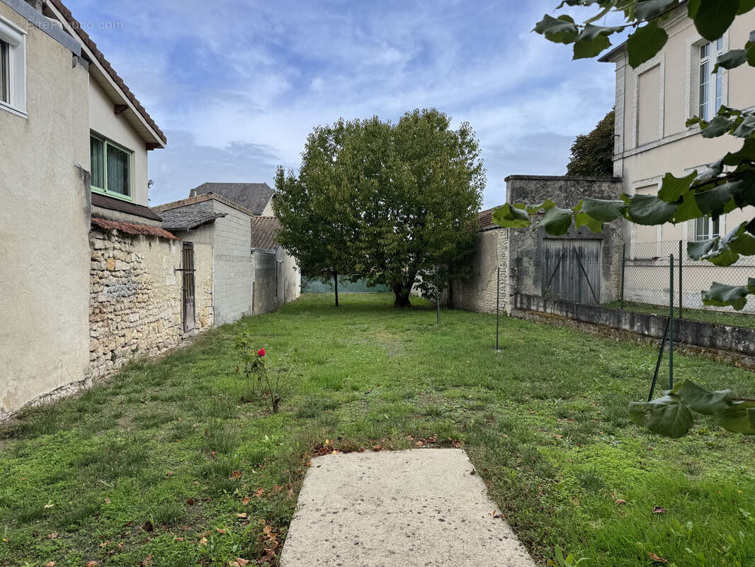 Maison à BARBEZIEUX-SAINT-HILAIRE