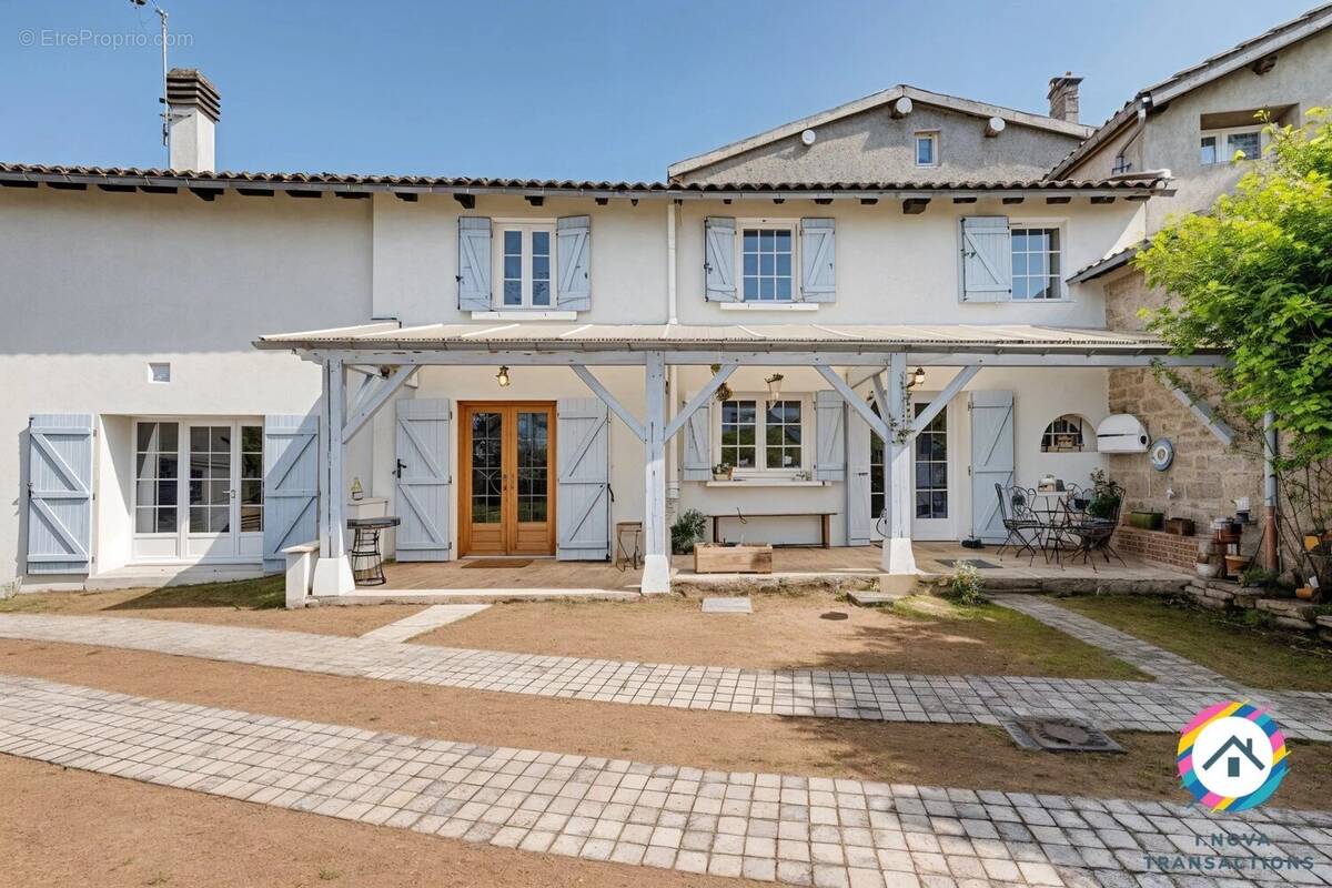 Maison à SALLES-ARBUISSONNAS-EN-BEAUJOLAIS