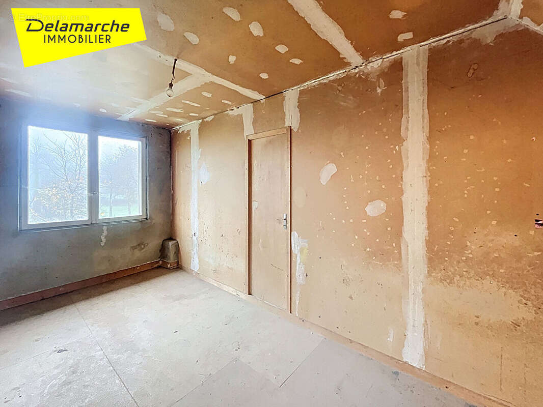 Maison à SAINT-GEORGES-DE-LIVOYE