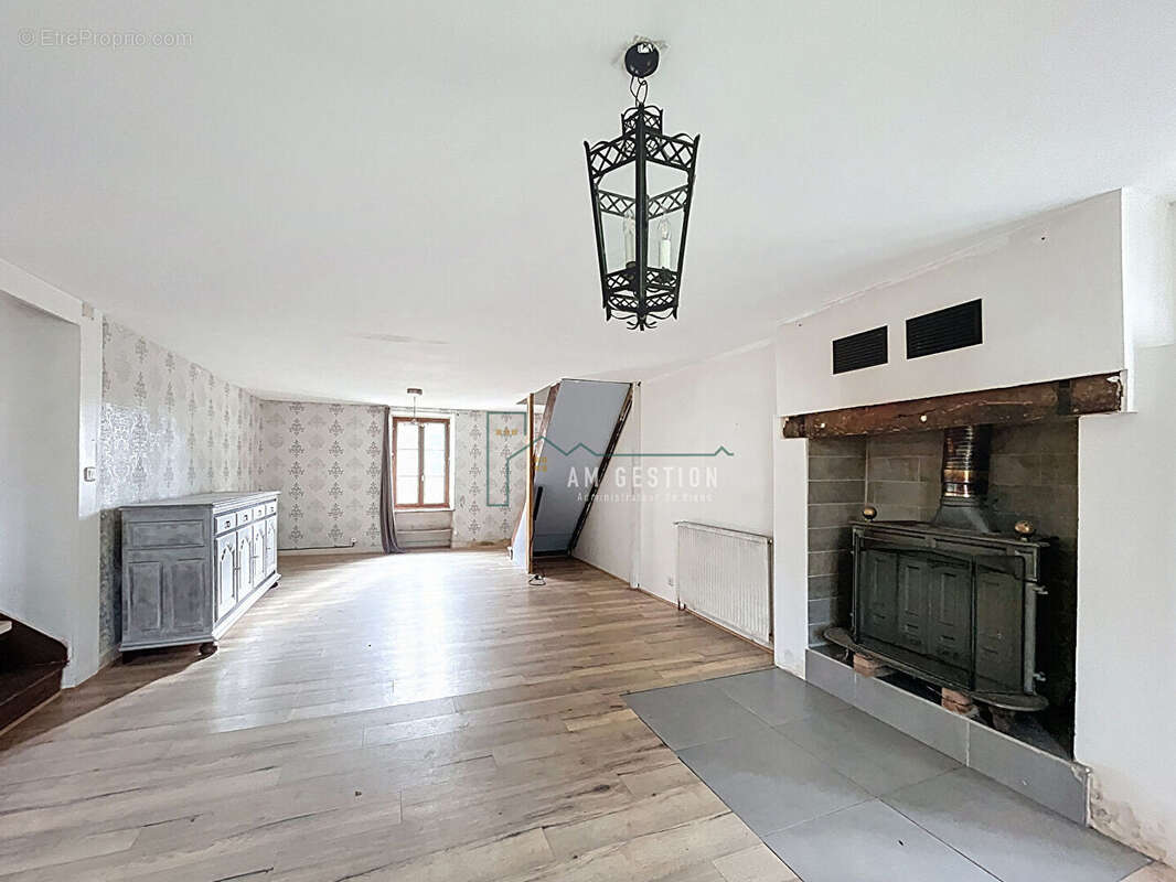 Maison à SAINT-LAURENT-LES-EGLISES