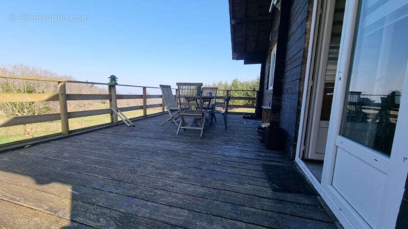 Maison à CHATEL-MONTAGNE