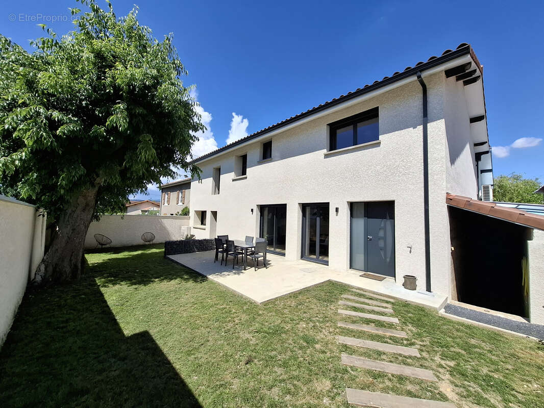 Maison à CLONAS-SUR-VAREZE