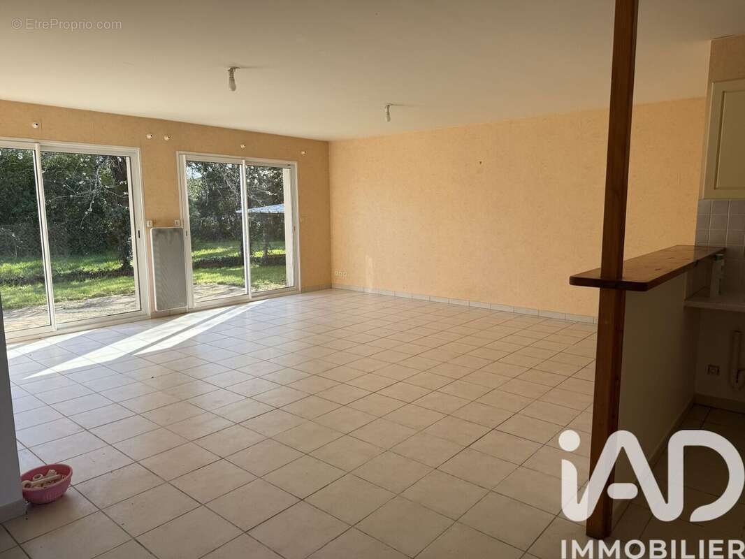Maison 97 m² à Fors  - photo 4