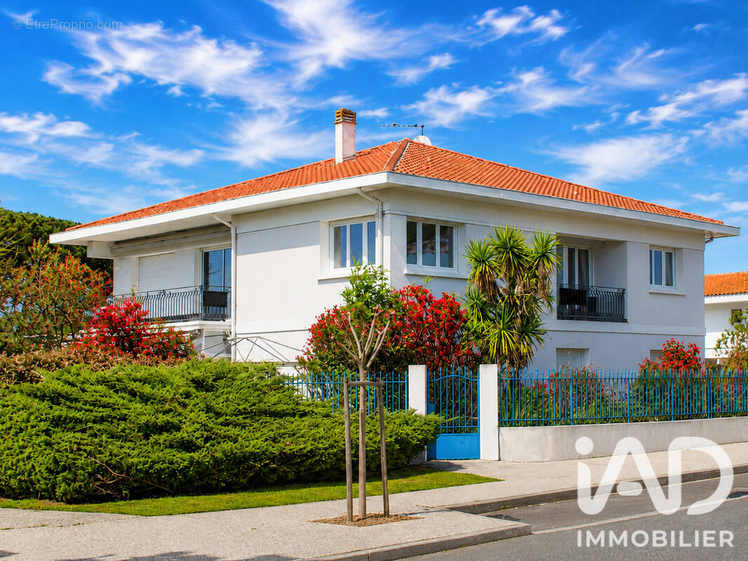 Photo 1 - Maison à ARES
