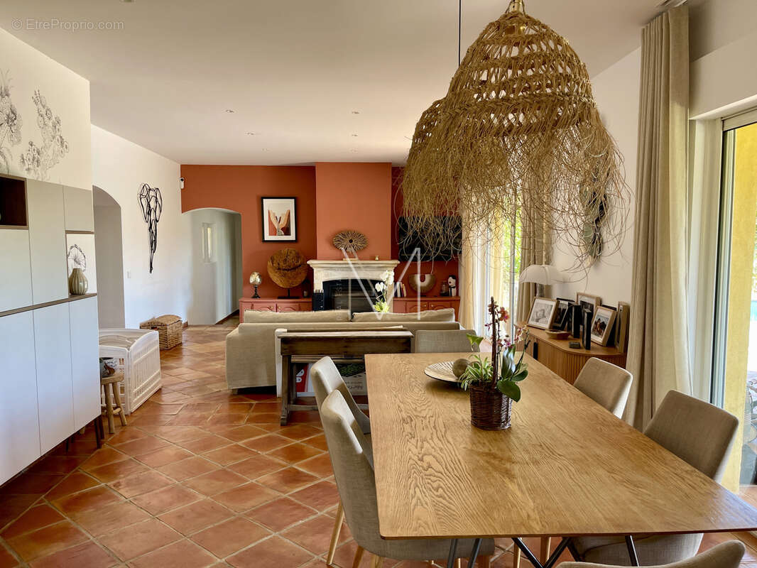 Maison à PLAN-DE-LA-TOUR